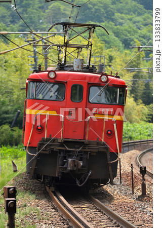 山陽本線を下るEF671電気機関車 133833799
