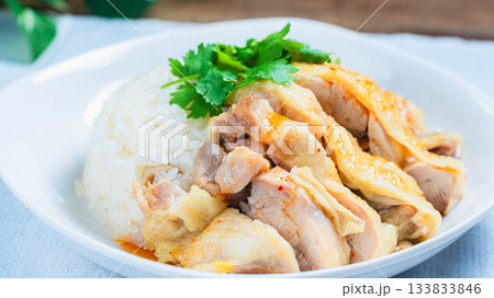 パクチーを添えた本格カオマンガイ パクチーを添えた本格カオマンガイ 133833846