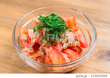 トマトとツナの和え物 133833939