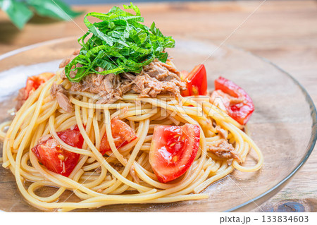 大葉とトマトの冷製ツナパスタ 133834603