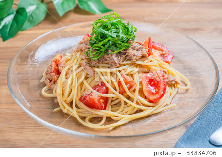 大葉とトマトの冷製ツナパスタ 133834706