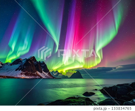 【AI生成画像】冬の海に広がるきらめきのオーロラ 133834765