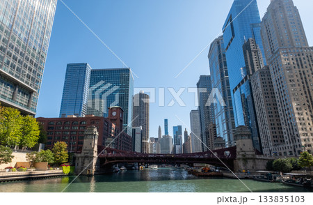 Chicago river and business district skyscrapers Chicago river and business district skyscrapers 133835103