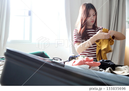Packing Clothes 133835696