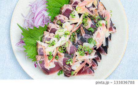 薬味たっぷり鰹のたたき 133836788