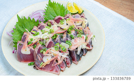 薬味たっぷり鰹のたたき 133836789