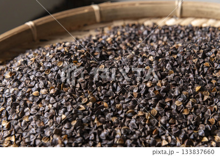蕎麦の実 133837660