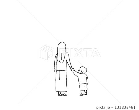 子供(小さい男の子)と手を繋ぐ母親、線画 子供(小さい男の子)と手を繋ぐ母親、線画 133838461