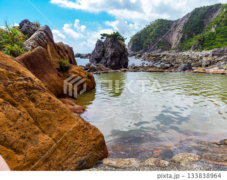 式根島の風情豊かな温泉の景色　松が下雅湯 133838964