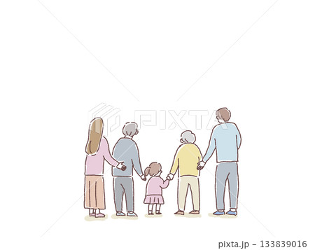五人家族の後ろ姿、背中（祖父、祖母、夫婦、孫、娘） 133839016