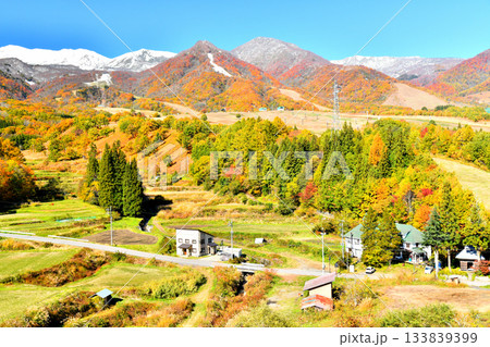 栂池パノラマ橋/松沢より栂池高原スキー場方面を望む(長野県小谷村)【2025.11】 栂池パノラマ橋/松沢より栂池高原スキー場方面を望む(長野県小谷村)【2025.11】 133839399