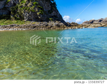 式根島の美しい海　泊海水浴場 133839727