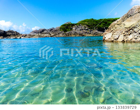 式根島の美しい海　泊海水浴場 133839729