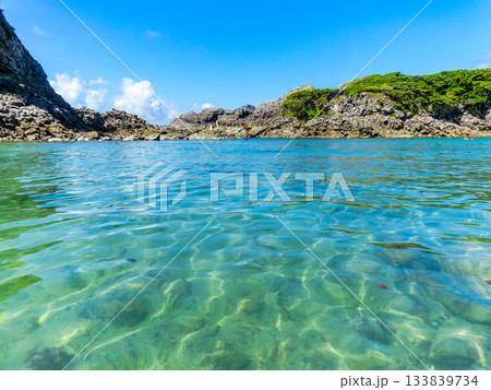 式根島の美しい海　泊海水浴場 133839734