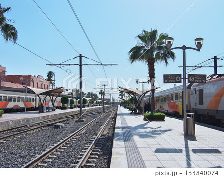モロッコ　マラケシュ駅　5月 133840074