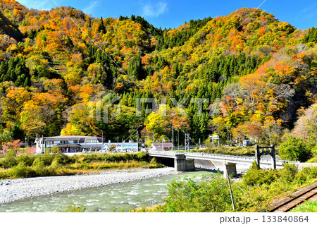 サンテインおたり、中央橋/姫川周辺を望む(長野県小谷村)【2025.11】 サンテインおたり、中央橋/姫川周辺を望む(長野県小谷村)【2025.11】 133840864