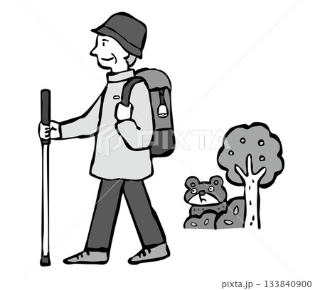 熊よけの鈴をつけてハイキングをする男性（シニア） 133840900