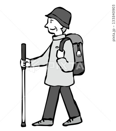 熊よけの鈴をつけて登山をする男性（シニア） 133840903