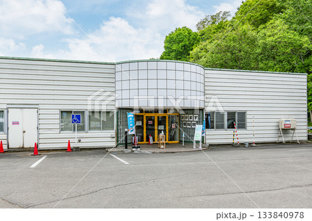 北海道千歳市　千歳さけますの森　さけます情報館 133840978