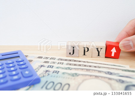 JPY上昇の概念。円高と為替変動を示す。 133841655