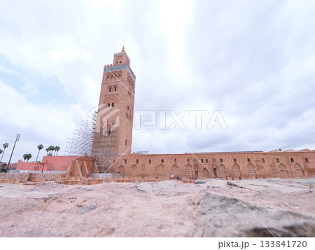 モロッコ　マラケシュ　クトゥビア　モスク　5月 133841720