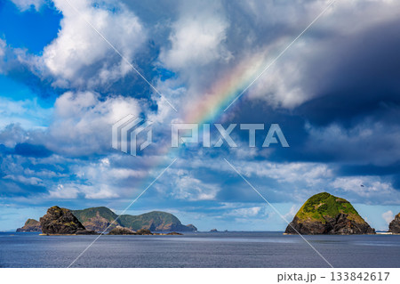 海上の大きな虹。根元を通過。座間味港から那覇泊港へ向かうクイーンざまみ3に乗った。座間味島座間味港沖 海上の大きな虹。根元を通過。座間味港から那覇泊港へ向かうクイーンざまみ3に乗った。座間味島座間味港沖 133842617