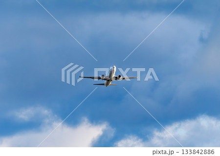 那覇空港から離発着する旅客機。クイーンざまみ3号に乗船した。 慶良間諸島の座間味島等へゆく 那覇空港から離発着する旅客機。クイーンざまみ3号に乗船した。 慶良間諸島の座間味島等へゆく 133842886