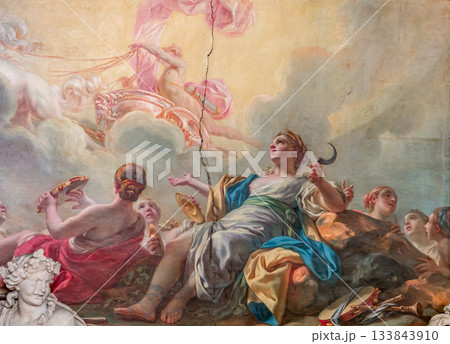 Gallery of Apollon,Le Louvre museum, Paris, France 133843910