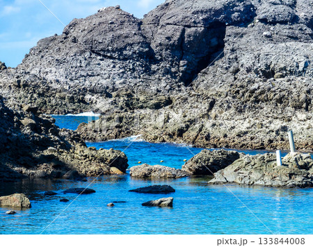 式根島の美しい海　泊海水浴場 133844008