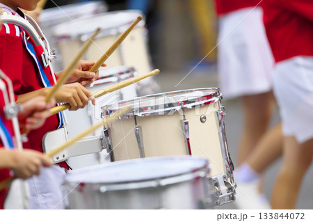 マーチングバンド パレード 楽器 マーチングバンド パレード 楽器 133844072