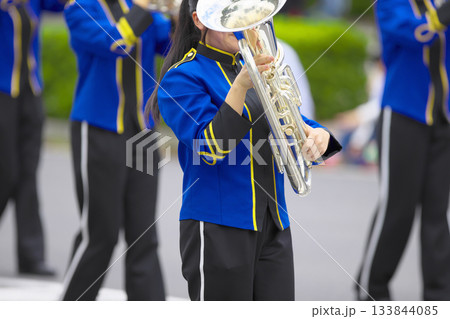 マーチングバンド　パレード　楽器 133844085