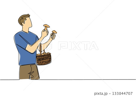 Single continuous line drawing a man holds mushrooms and rattan basket filled with mushrooms slung over hand. Harvest abundantly. National Mushroom Hunting Day. One line design vector illustration 133844707