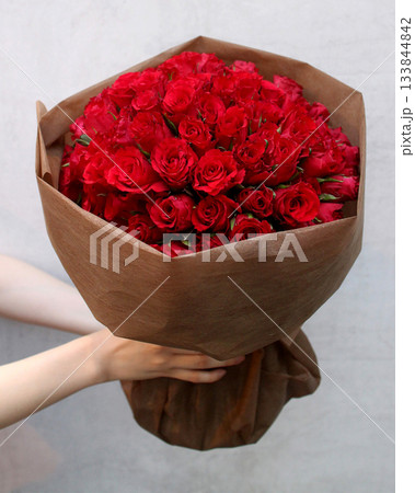 100本の薔薇の花束 133844842