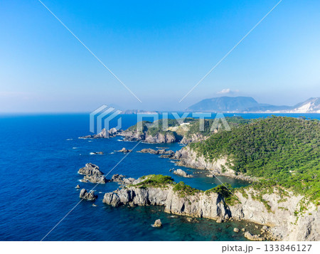 式根島の神引展望台から望むダイナミックで美しい景色 式根島の神引展望台から望むダイナミックで美しい景色 133846127