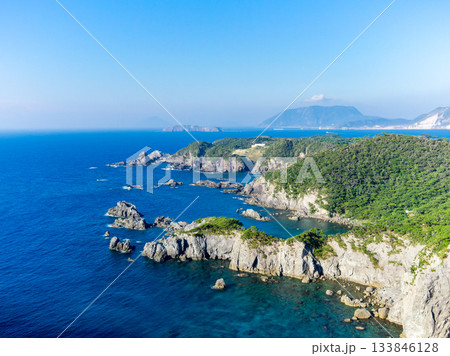 式根島の神引展望台から望むダイナミックで美しい景色 133846128