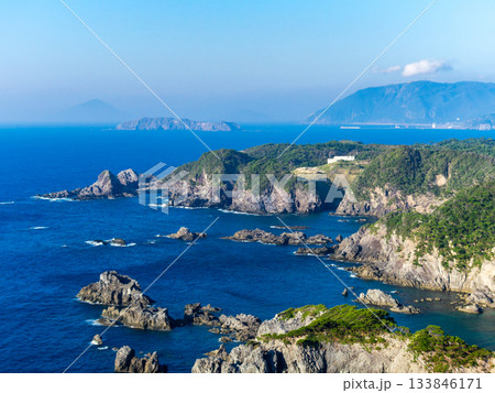 式根島の神引展望台から望むダイナミックで美しい景色 式根島の神引展望台から望むダイナミックで美しい景色 133846171