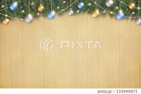 光輝くクリスマスツリーと、横長の木目の背景 光輝くクリスマスツリーと、横長の木目の背景 133849871