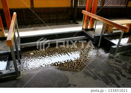出湯の街の『源泉かけ流し』… 充実した造りの【足湯・手湯】 出湯の街の『源泉かけ流し』… 充実した造りの【足湯・手湯】 133851021