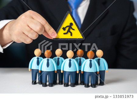 Migration of workers and brain drain. Labor market shortage, global mobility trends, economic development reports and demographic research on talent relocation and workforce shortages. 133851973