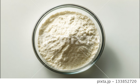 木製スプーンに盛られた小麦粉のクローズアップ、明るい背景でナチュラルな食品素材を表現 木製スプーンに盛られた小麦粉のクローズアップ、明るい背景でナチュラルな食品素材を表現 133852720