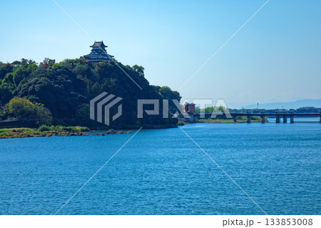 木曽川の川原より犬山城を望む 133853008