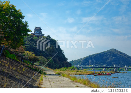 木曽川遊歩道より犬山城を望む 133853328