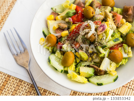 fresh vegetarian healthy vegetable salad 133853342