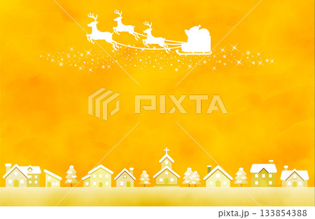 クリスマスのサンタとトナカイのシルエットと冬の街並み背景（黄色） 133854388