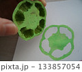 ピーマンの切れ端と絵の具でお野菜スタンプ 133857054