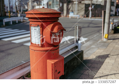 レトロな郵便ポスト　郵便差出箱1号（丸型） 133857287