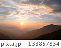 谷川岳から見る夕日 133857834