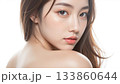 綺麗な女性のビューティーイメージ 133860644