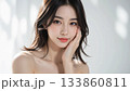 綺麗な女性のビューティーイメージ 133860811