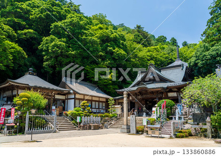 新緑の大窪寺 133860886